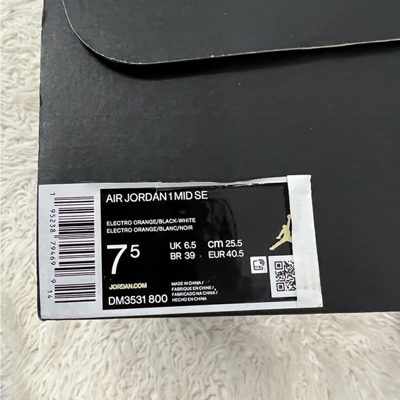 Air Jordan 1 MID SE, Electro Orange - Picture 10 of 13
